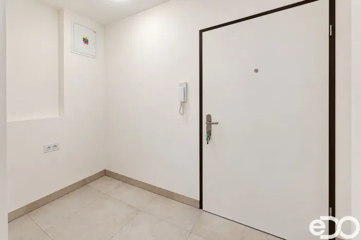 Pronájem bytu 1+kk, Praha, Choceradská, 41 m2