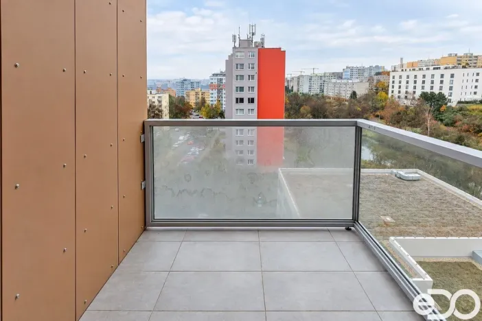 Pronájem bytu 1+kk, Praha, Choceradská, 41 m2