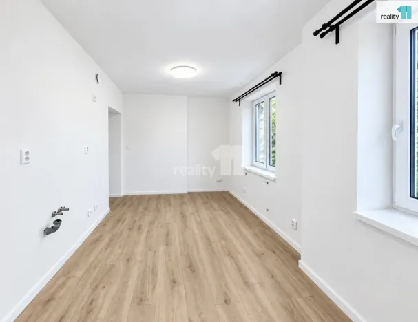 Prodej bytu 1+kk, Praha - Hrdlořezy, Českobrodská, 24 m2