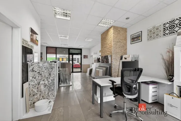 Pronájem obchodního prostoru, Plzeň - Černice, Vltavínová, 66 m2