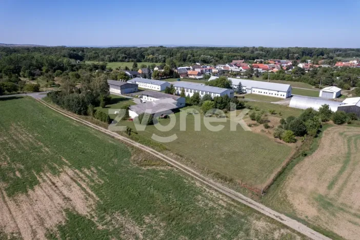 Prodej komerčního pozemku, Chropyně - Plešovec, 12000 m2