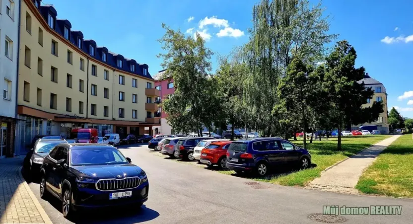 Pronájem bytu 1+kk, Praha - Suchdol, Suchdolské náměstí, 30 m2