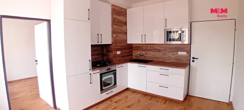 Pronájem bytu 2+kk, Dvůr Králové nad Labem, nábřeží Benešovo, 36 m2