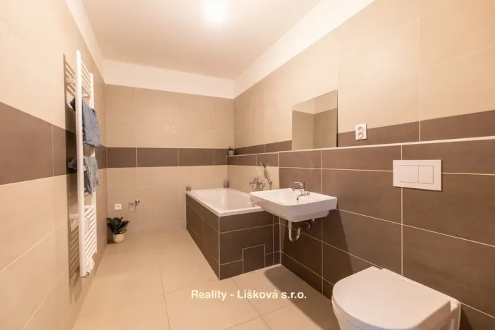 Pronájem bytu 2+kk, Ústí nad Labem - Ústí nad Labem-centrum, Velká Hradební, 70 m2
