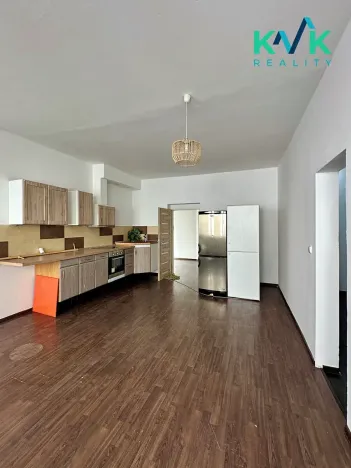 Pronájem bytu 2+kk, Karlovy Vary, Spojovací, 70 m2
