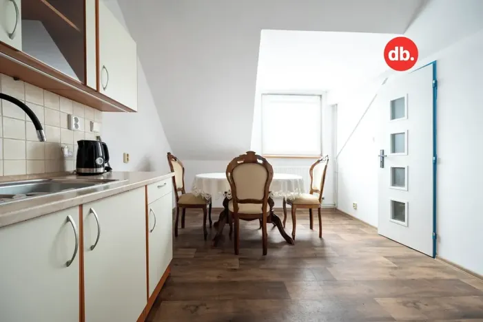 Prodej bytu 1+1, Karlovy Vary, Jabloňová, 45 m2