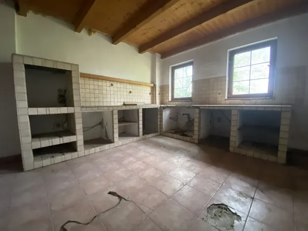 Prodej komerční, Žlebské Chvalovice, 1050 m2