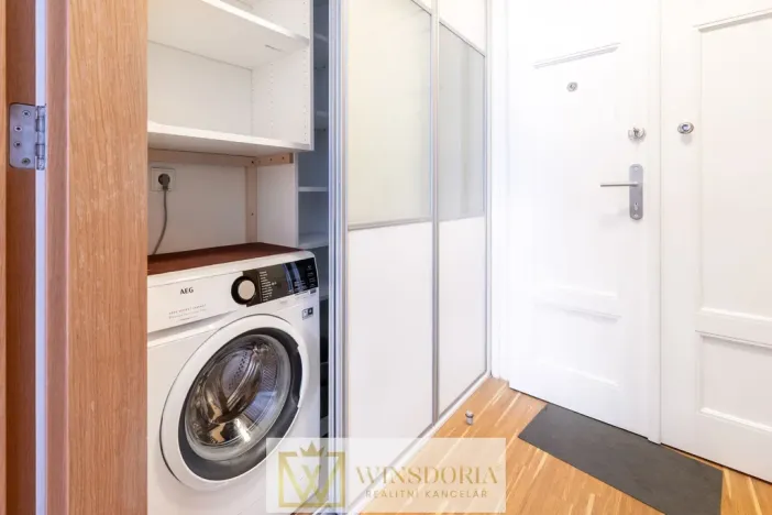 Pronájem bytu 1+kk, Praha, Eliášova, 28 m2