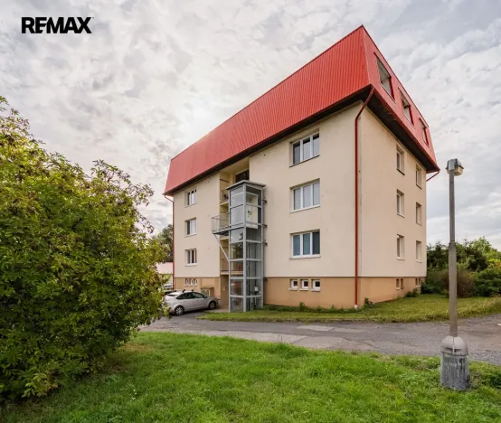 Prodej bytu 3+1, Odolena Voda - Dolínek, Náměstí Vítězslava Hálka, 77 m2