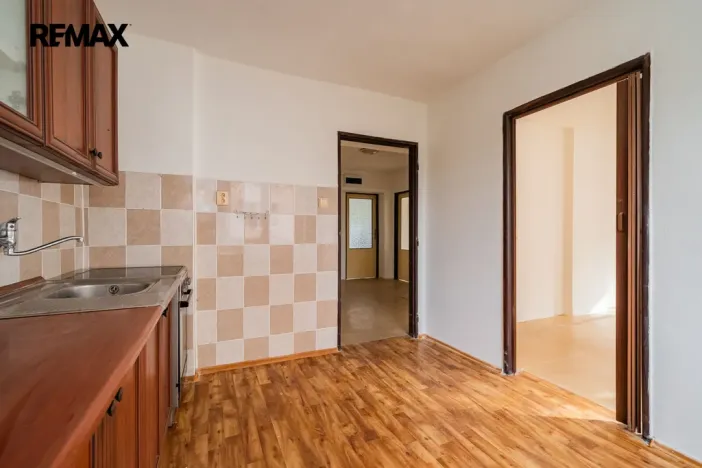 Prodej bytu 3+1, Odolena Voda - Dolínek, Náměstí Vítězslava Hálka, 77 m2