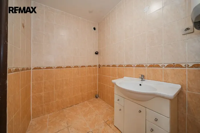 Prodej bytu 3+1, Odolena Voda - Dolínek, Náměstí Vítězslava Hálka, 77 m2
