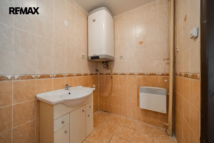 Prodej bytu 3+1, Odolena Voda - Dolínek, Náměstí Vítězslava Hálka, 77 m2