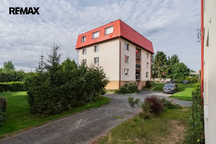 Prodej bytu 3+1, Odolena Voda - Dolínek, Náměstí Vítězslava Hálka, 77 m2