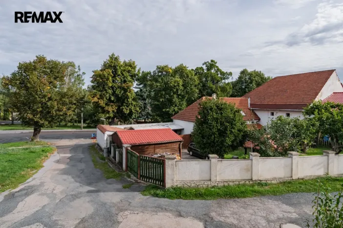 Prodej bytu 3+1, Odolena Voda - Dolínek, Náměstí Vítězslava Hálka, 77 m2