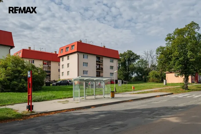 Prodej bytu 3+1, Odolena Voda - Dolínek, Náměstí Vítězslava Hálka, 77 m2