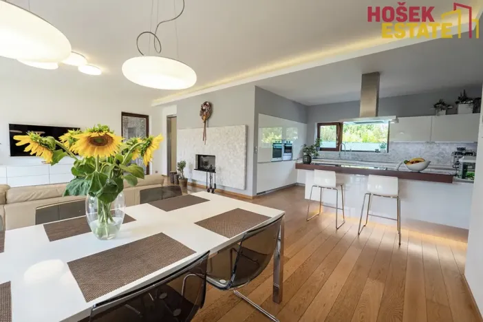 Prodej rodinného domu, Holubice, 240 m2