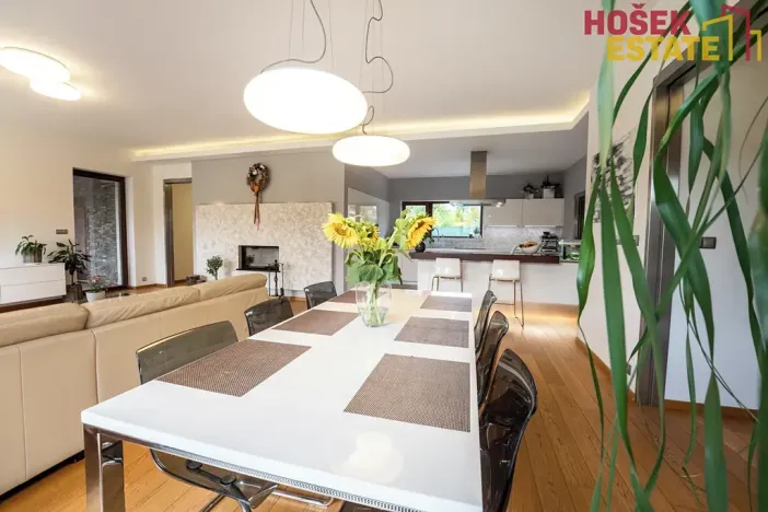 Prodej rodinného domu, Holubice, 240 m2