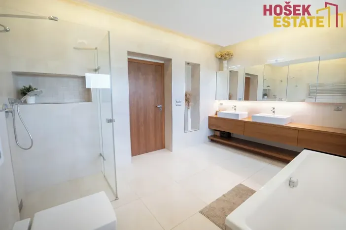 Prodej rodinného domu, Holubice, 240 m2