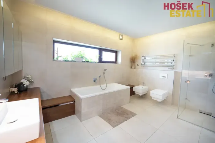 Prodej rodinného domu, Holubice, 240 m2