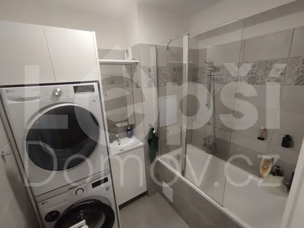 Prodej bytu 2+kk, Praha - Karlín, U Sluncové, 50 m2