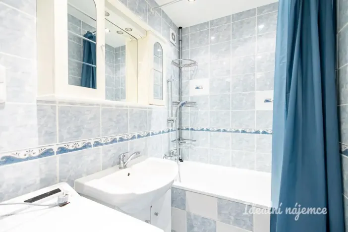Pronájem bytu 2+kk, Praha - Petrovice, Lessnerova, 43 m2