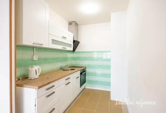 Pronájem bytu 2+kk, Praha - Petrovice, Lessnerova, 43 m2