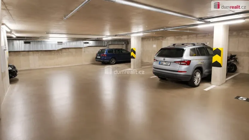 Pronájem garáže, Praha - Žižkov, Jeseniova, 14 m2