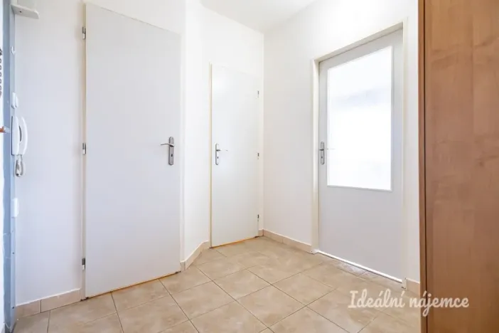 Pronájem bytu 1+kk, Praha - Troja, Lešenská, 26 m2