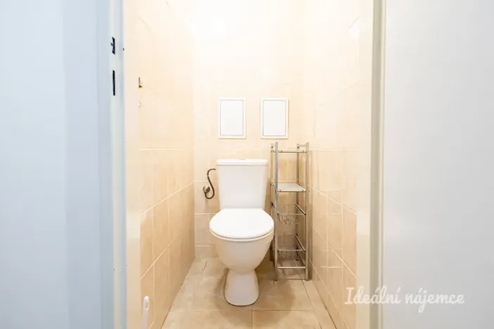 Pronájem bytu 1+kk, Praha - Troja, Lešenská, 26 m2
