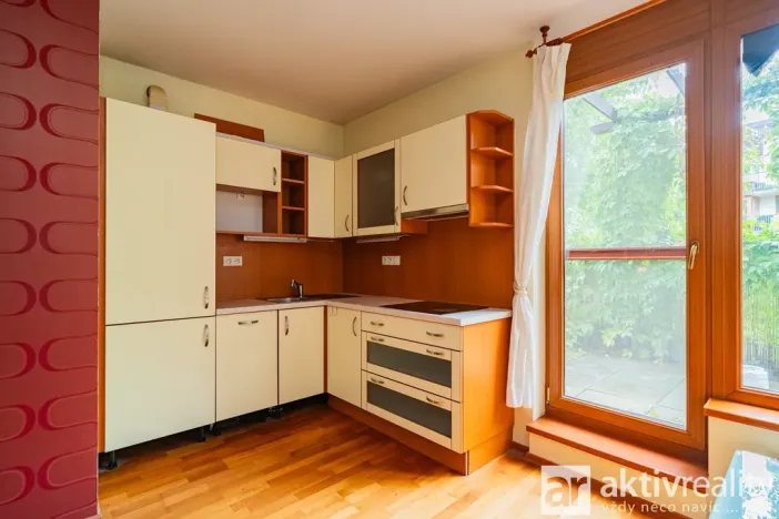 Pronájem bytu 2+kk, Praha - Smíchov, Na Císařce, 49 m2
