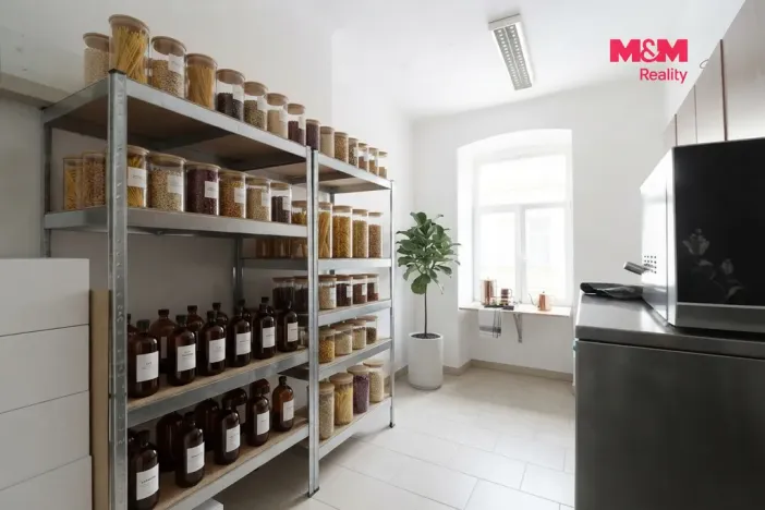 Pronájem obchodního prostoru, Karlovy Vary, Varšavská, 65 m2