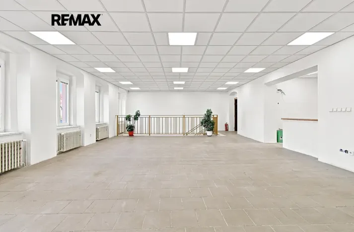 Pronájem obchodního prostoru, Přeštice, Masarykovo nám., 171 m2