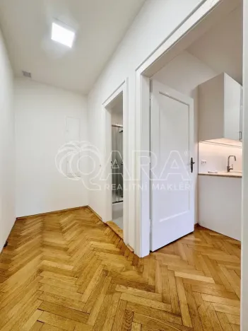 Pronájem bytu 2+kk, Praha - Bubeneč, náměstí Interbrigády, 41 m2