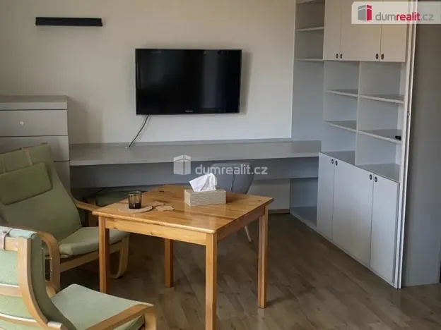 Pronájem bytu 1+kk, Praha - Kobylisy, Klapkova, 35 m2