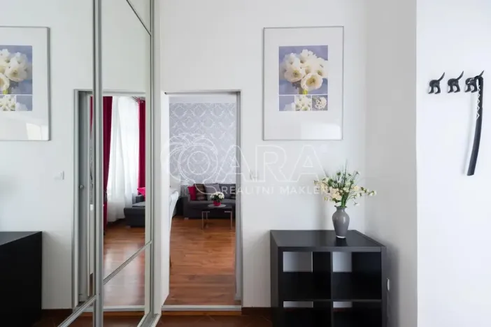 Pronájem bytu 1+kk, Praha - Nové Město, Růžová, 39 m2