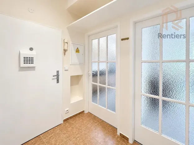 Pronájem bytu 2+kk, Praha - Podolí, Sinkulova, 37 m2