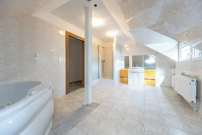 Prodej rodinného domu, Dolní Břežany, Keltská, 270 m2