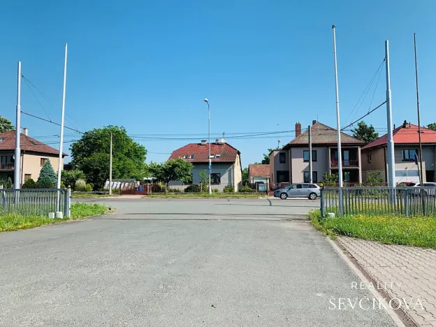 Pronájem komerčního pozemku, Hradec Králové, Vlčkovická, 1700 m2