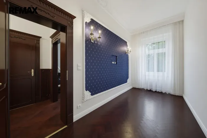 Prodej bytu 2+1, Karlovy Vary, nábřeží Jana Palacha, 65 m2