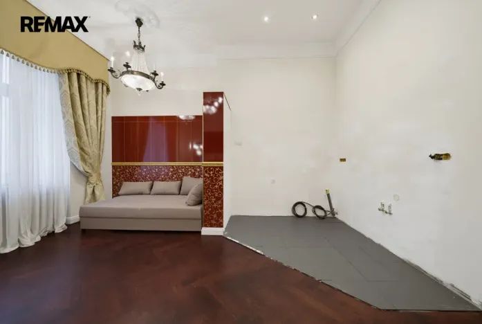 Prodej bytu 2+1, Karlovy Vary, nábřeží Jana Palacha, 65 m2