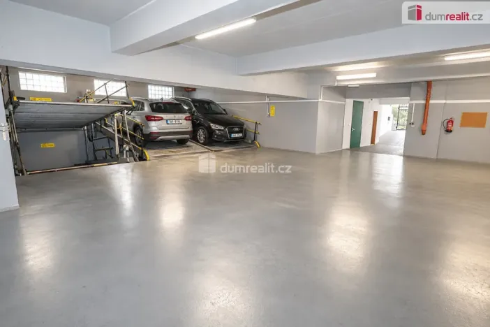 Prodej garáže, Praha - Vršovice, Holandská, 14 m2