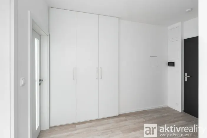 Pronájem bytu 2+kk, Praha - Kbely, Mladoboleslavská, 46 m2