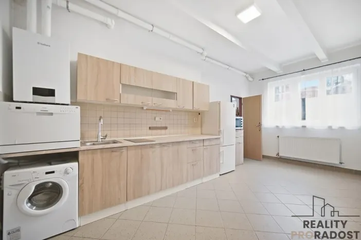 Pronájem bytu 2+kk, Pardubice, Pernerova, 55 m2