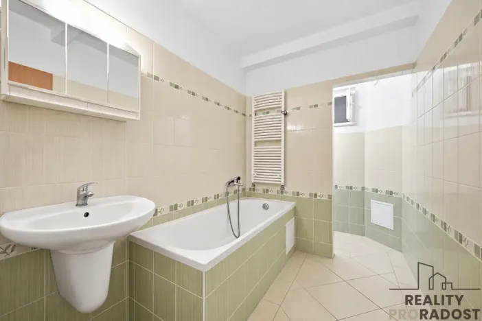 Pronájem bytu 2+kk, Pardubice, Pernerova, 55 m2