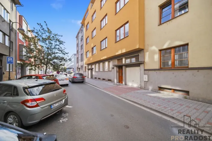 Pronájem bytu 2+kk, Pardubice, Pernerova, 55 m2