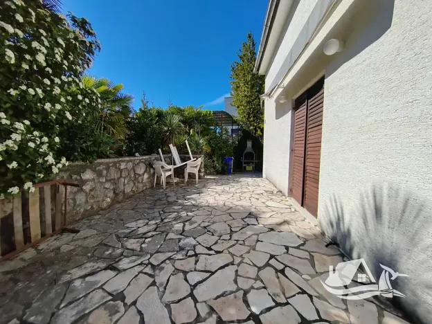Prodej vícegeneračního domu, Njivice, Chorvatsko, 130 m2