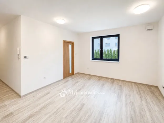Pronájem bytu 2+kk, Znojmo, Jarošova, 40 m2