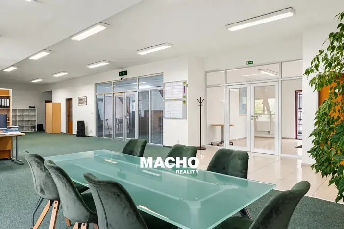 Pronájem kanceláře, Králův Dvůr, Tovární, 370 m2