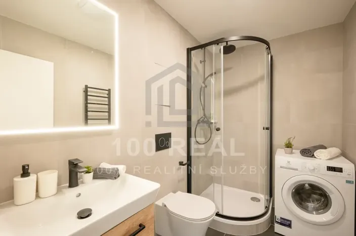 Pronájem bytu 2+kk, Pardubice, třída Míru, 44 m2