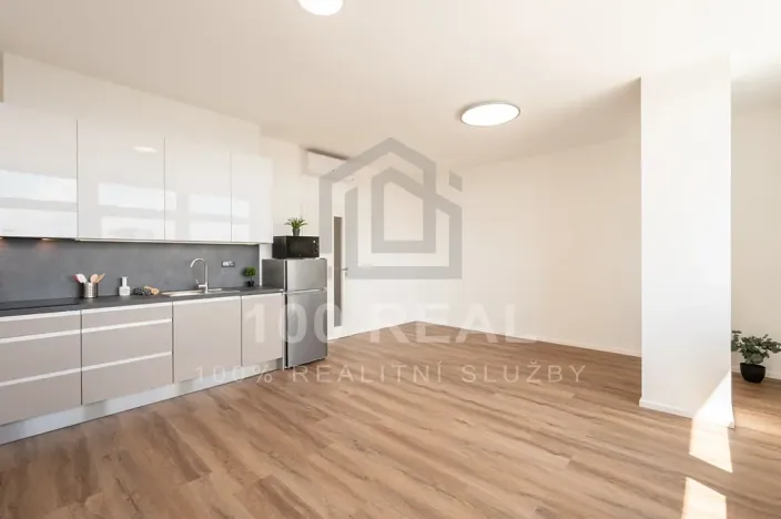 Pronájem bytu 1+kk, Pardubice, třída Míru, 37 m2